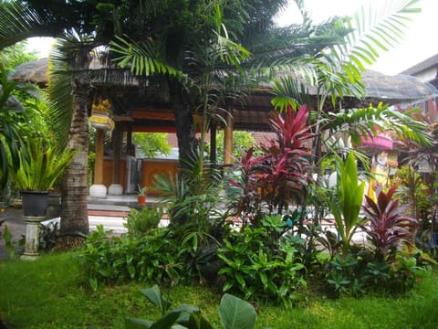 Surf Doggie Inn Hotel in Kuta