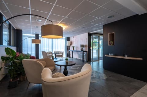 Nemea Appart Hotel Quai Victor Tours Centre Apartment hotel in Tours