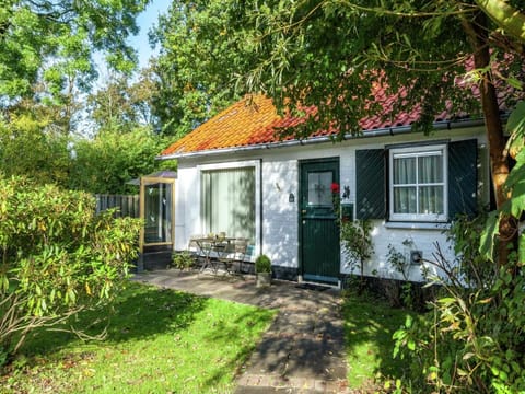 Beautiful holiday home Zeeroos in Zeeland Vacation rental in Koudekerke