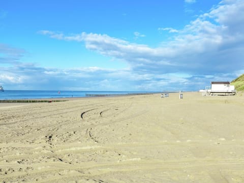 Beautiful holiday home Zeeroos in Zeeland Vacation rental in Koudekerke