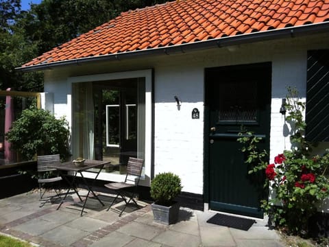 Beautiful holiday home Zeeroos in Zeeland Vacation rental in Koudekerke