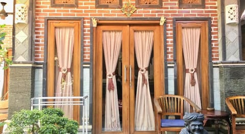 Mikuk Homestay Vacation rental in North Kuta