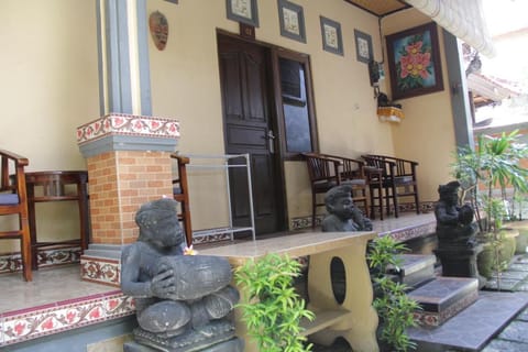 Mikuk Homestay Vacation rental in North Kuta
