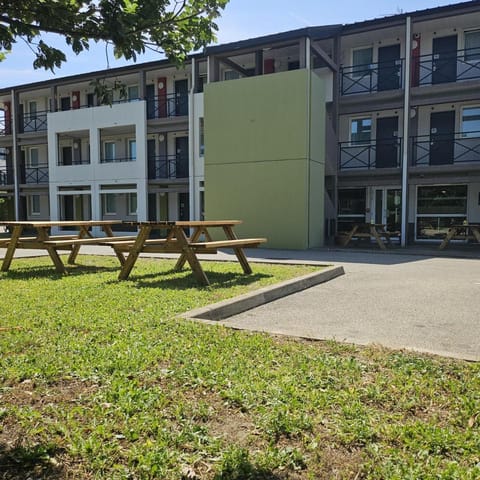 B&B HOTEL Avignon 1 Hotel in Le Pontet