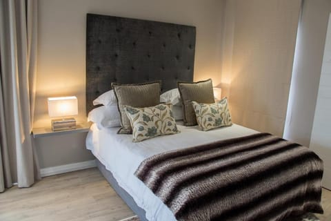 A' Queenslin Guesthouse Bed and Breakfast in Cape Town