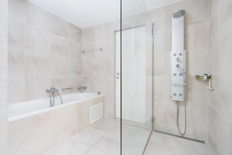 Montreux Lake View Apartments and Spa Hotel in Montreux