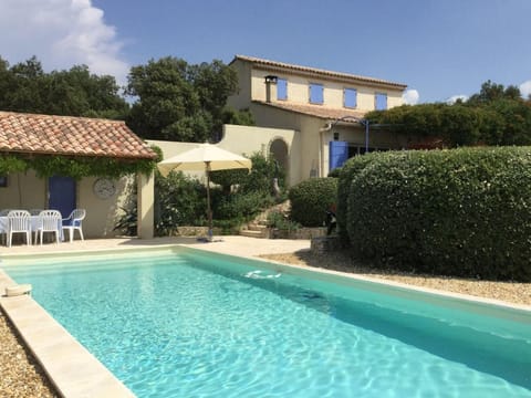 Sunny Provence Getaway Villa in Provence-Alpes-Côte d'Azur