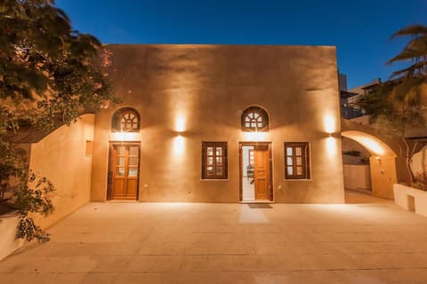 Casasantantonio 18th Century Luxury Mansion Apartment in Thera