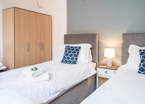 Royal Ashton Townhouse - Taunton Hotel in Taunton