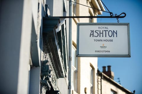 Royal Ashton Townhouse - Taunton Hotel in Taunton
