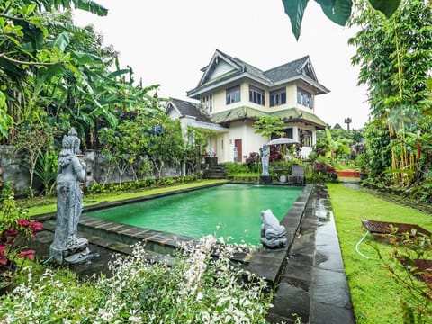 OYO 90640 Agung Kartini Villa Hotel in Ubud