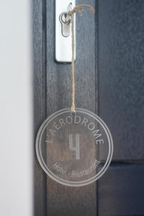 Logis Hôtel & Restaurant de l'Aérodrome de la Baie de Somme Hotel in Hauts-de-France