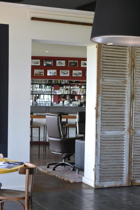 Logis Hôtel & Restaurant de l'Aérodrome de la Baie de Somme Hotel in Hauts-de-France