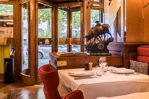 Hotel Restaurant Au Boeuf Couronne Hotel in Pantin