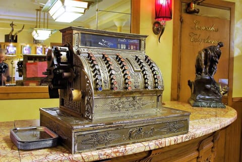 Hotel Restaurant Au Boeuf Couronne Hotel in Pantin