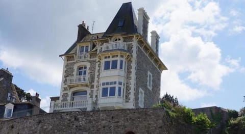 Villa XIXe Vue Mer Apartment in Dinard
