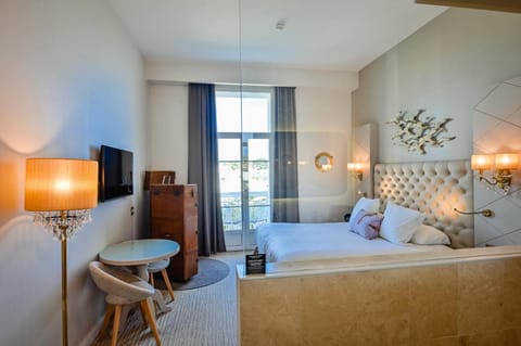 Grand Hotel Des Sablettes Plage, Curio Collection By Hilton Hotel in La Seyne-sur-Mer