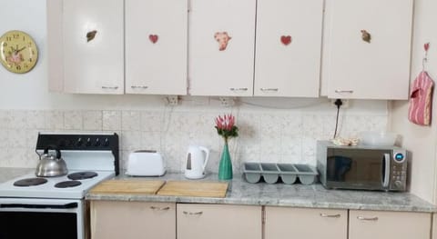 Lighthouse Farm Lodge Hotel in Cape Town