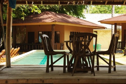 Melina's Beach Front Bungalows Resort in Krabi Changwat