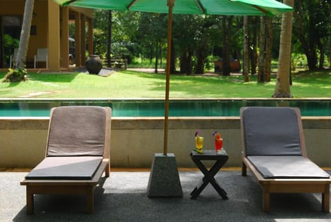 Melina's Beach Front Bungalows Resort in Krabi Changwat