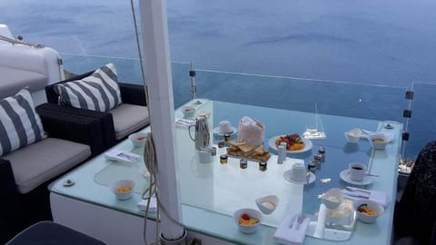 Hyperion Oia Suites Villa in Oia