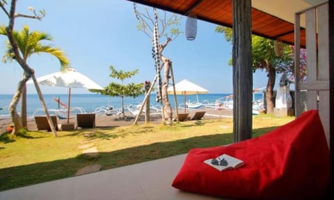 Valomia Beachfront Bed and Breakfast in Abang
