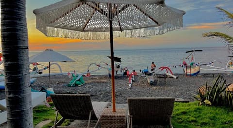 Valomia Beachfront Bed and Breakfast in Abang