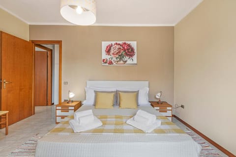 Petalo Bianco 100m from lake - Happy Rentals Apartment in Baveno