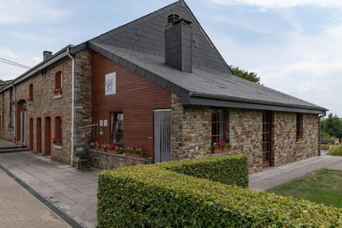 Chanteloup, Maison d'hôtes - Halleux Bed and Breakfast in Wallonia, Belgium