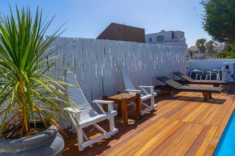 7th Wonder Beach Guest House Bed and Breakfast in Cape Town
