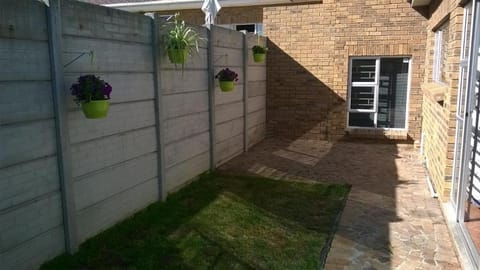 Getaway Self-Catering Tyger Valley Apartment in Cape Town