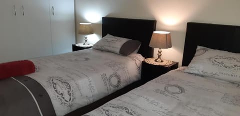 Getaway Self-Catering Tyger Valley Apartment in Cape Town