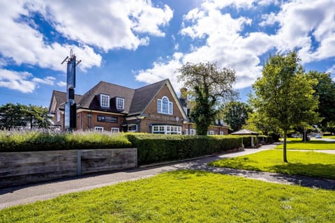 Pear Tree Inn Inn in Welwyn Garden City