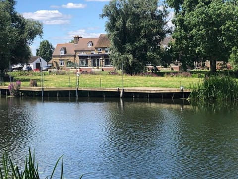 Pike and Eel Hotel and Marina Bed and Breakfast in South Cambridgeshire District