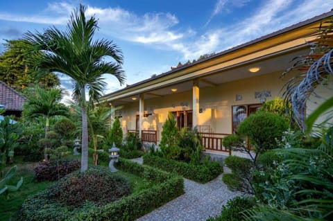 Bali Nusa Cottage Campground/ 
RV Resort in Nusapenida