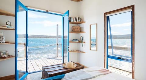 Picnic Island Resort in Freycinet