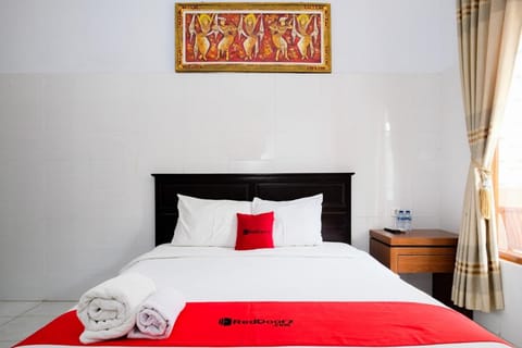 RedDoorz Plus @ Singaraja Bed and Breakfast in Buleleng