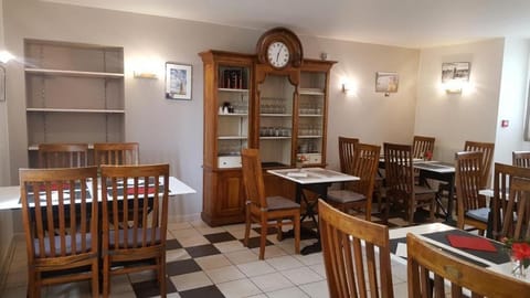 Logis Auberge de Carolles Hotel in Jullouville