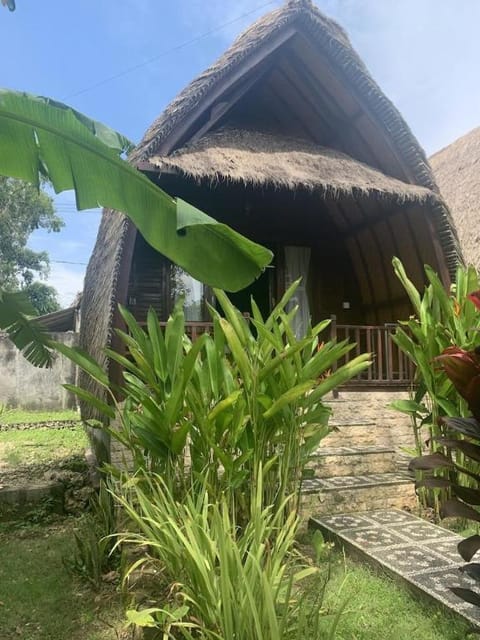 Jona Bungalow Campground/
RV Resort in Nusapenida