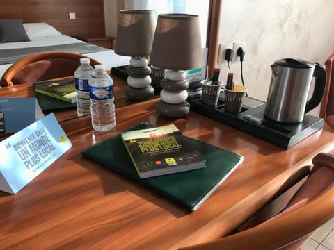 Logis Hostellerie Le Chatel Nangis Hotel in Île-de-France