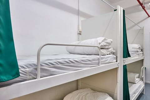 Hola Hostal Collblanc Hostel in L'Hospitalet de Llobregat