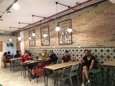 Hola Hostal Collblanc Hostel in L'Hospitalet de Llobregat