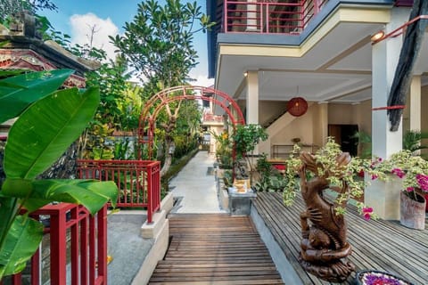 Metteyya Guesthouse Bed and Breakfast in Ubud