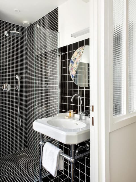 Newhotel Le Voltaire Hotel in Paris