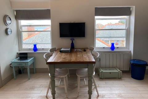 Little Dolly sea view 2 bedroom apartment, St Ives town, dog friendly Apartment in Saint Ives