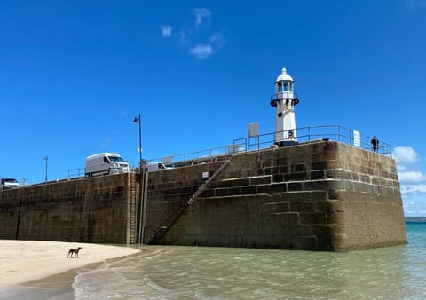 Little Dolly sea view 2 bedroom apartment, St Ives town, dog friendly Apartment in Saint Ives