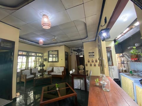 Coliving Bali SWEET HOME Kost Lengkap di Tabanan Kot Vacation rental in Kediri