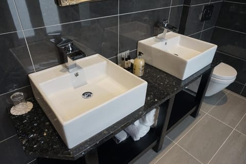 Halvard Hotel Hotel in Douglas