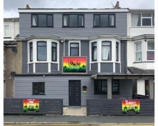 OYO Shore Surf Lodge Hotel in Newquay