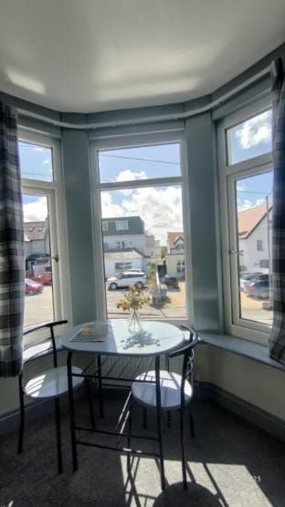 OYO Shore Surf Lodge Hotel in Newquay